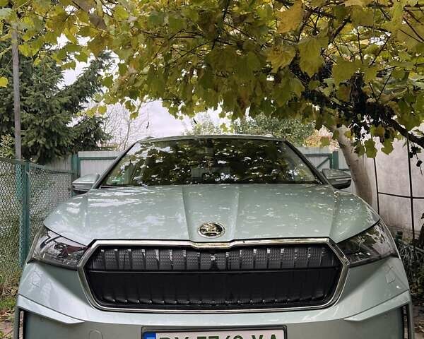 Серый Шкода Enyaq iV, объемом двигателя 0 л и пробегом 78 тыс. км за 27900 $, фото 1 на Automoto.ua