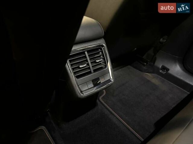 Серый Шкода Enyaq iV, объемом двигателя 0 л и пробегом 135 тыс. км за 26900 $, фото 25 на Automoto.ua