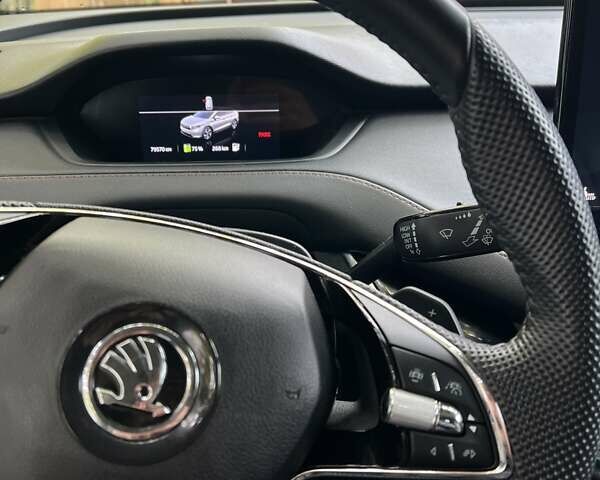 Серый Шкода Enyaq iV, объемом двигателя 0 л и пробегом 78 тыс. км за 27900 $, фото 7 на Automoto.ua