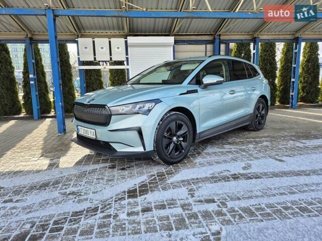 Серый Шкода Enyaq iV, объемом двигателя 0 л и пробегом 27 тыс. км за 32500 $, фото 3 на Automoto.ua