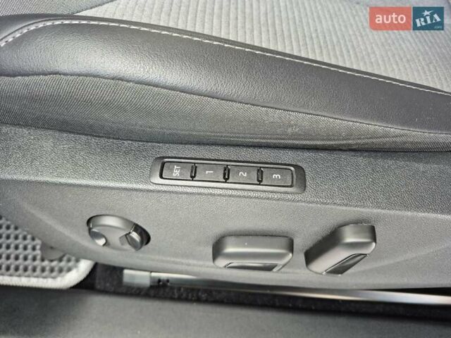 Серый Шкода Enyaq iV, объемом двигателя 0 л и пробегом 27 тыс. км за 32500 $, фото 14 на Automoto.ua