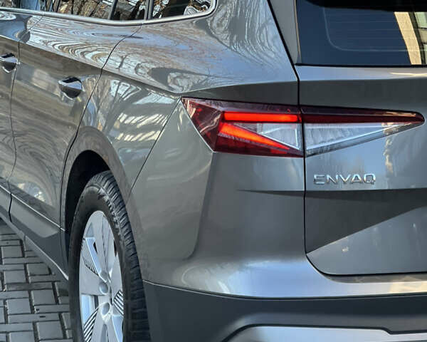 Серый Шкода Enyaq iV, объемом двигателя 0 л и пробегом 207 тыс. км за 19500 $, фото 5 на Automoto.ua