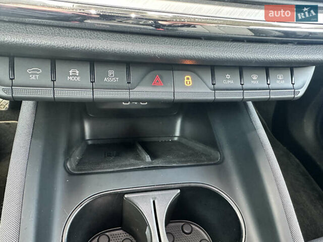 Синій Шкода Enyaq iV, об'ємом двигуна 0 л та пробігом 118 тис. км за 25990 $, фото 59 на Automoto.ua