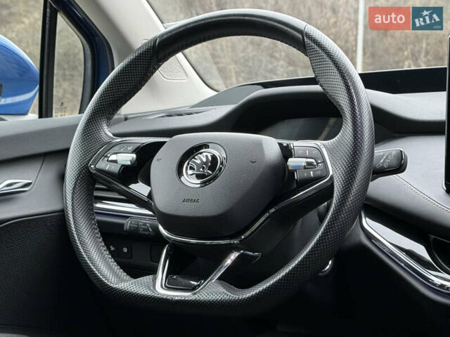 Синий Шкода Enyaq iV, объемом двигателя 0 л и пробегом 149 тыс. км за 21900 $, фото 3 на Automoto.ua