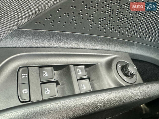 Синій Шкода Enyaq iV, об'ємом двигуна 0 л та пробігом 118 тис. км за 25990 $, фото 53 на Automoto.ua
