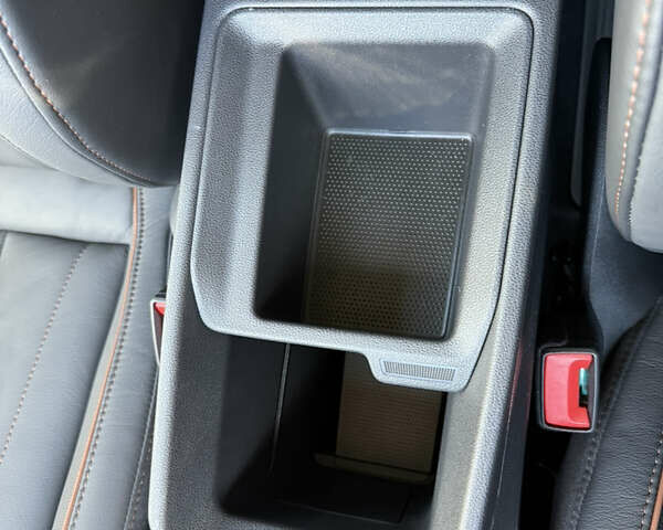 Синий Шкода Enyaq iV, объемом двигателя 0 л и пробегом 77 тыс. км за 29900 $, фото 29 на Automoto.ua