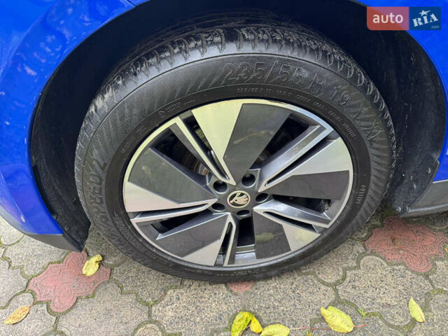 Синий Шкода Enyaq iV, объемом двигателя 0 л и пробегом 21 тыс. км за 24200 $, фото 5 на Automoto.ua