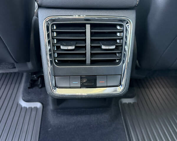 Шкода Enyaq iV 2023 в Луцке на Automoto.ua Синий Шкода Enyaq iV, объемом двигателя 0 л и пробегом 25 тыс. км за 31200 $, фото 21 на Automoto.ua