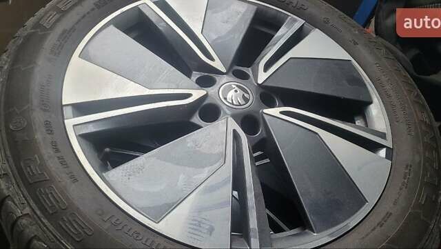 Синий Шкода Enyaq iV, объемом двигателя 0 л и пробегом 72 тыс. км за 25900 $, фото 21 на Automoto.ua