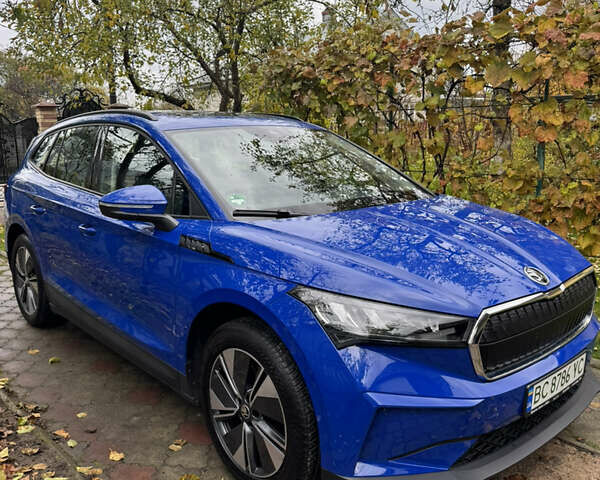 Синий Шкода Enyaq iV, объемом двигателя 0 л и пробегом 21 тыс. км за 24200 $, фото 2 на Automoto.ua