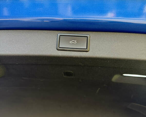 Синий Шкода Enyaq iV, объемом двигателя 0 л и пробегом 77 тыс. км за 29900 $, фото 10 на Automoto.ua