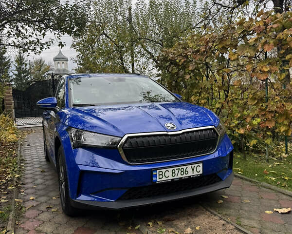 Синий Шкода Enyaq iV, объемом двигателя 0 л и пробегом 21 тыс. км за 24200 $, фото 1 на Automoto.ua