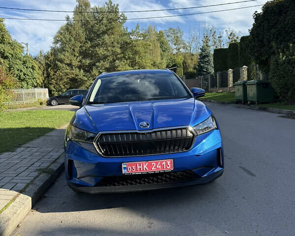 Шкода Enyaq iV 2023 в Луцке на Automoto.ua Синий Шкода Enyaq iV, объемом двигателя 0 л и пробегом 25 тыс. км за 31200 $, фото 1 на Automoto.ua