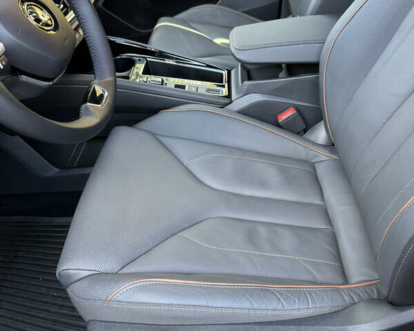 Шкода Enyaq iV 2023 в Луцке на Automoto.ua Синий Шкода Enyaq iV, объемом двигателя 0 л и пробегом 25 тыс. км за 31200 $, фото 19 на Automoto.ua