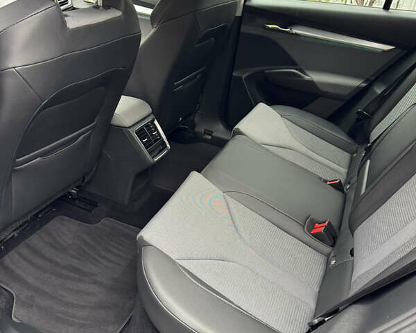 Синий Шкода Enyaq iV, объемом двигателя 0 л и пробегом 21 тыс. км за 24200 $, фото 10 на Automoto.ua