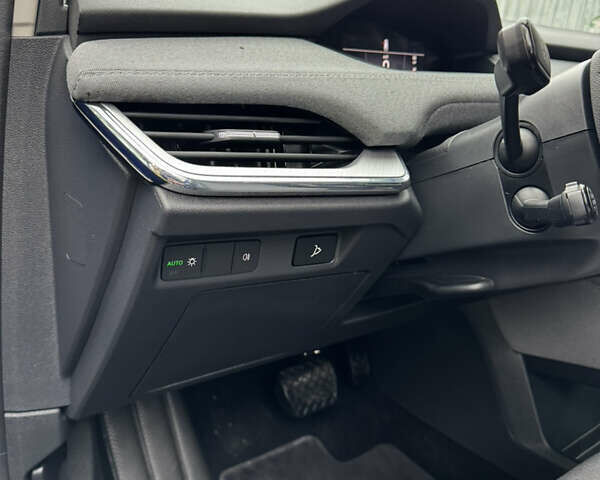 Синий Шкода Enyaq iV, объемом двигателя 0 л и пробегом 21 тыс. км за 24200 $, фото 14 на Automoto.ua