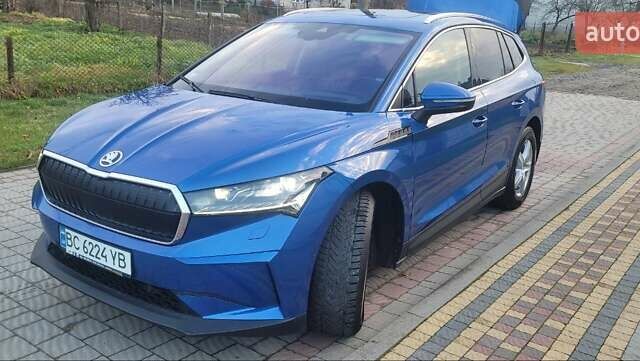 Синий Шкода Enyaq iV, объемом двигателя 0 л и пробегом 72 тыс. км за 25900 $, фото 3 на Automoto.ua