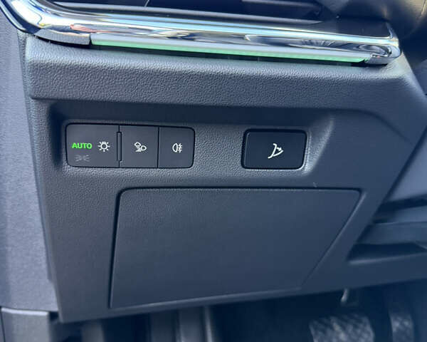 Синий Шкода Enyaq iV, объемом двигателя 0 л и пробегом 77 тыс. км за 29900 $, фото 32 на Automoto.ua