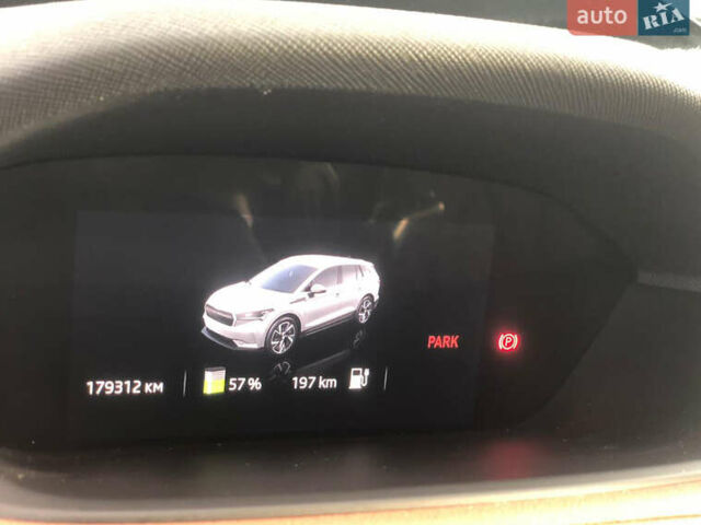 Зеленый Шкода Enyaq iV, объемом двигателя 0 л и пробегом 179 тыс. км за 24950 $, фото 20 на Automoto.ua