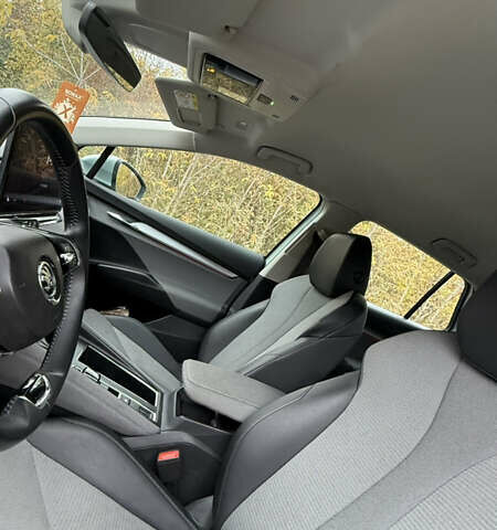 Зеленый Шкода Enyaq iV, объемом двигателя 0 л и пробегом 99 тыс. км за 19800 $, фото 8 на Automoto.ua