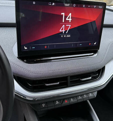 Зеленый Шкода Enyaq iV, объемом двигателя 0 л и пробегом 99 тыс. км за 19800 $, фото 11 на Automoto.ua