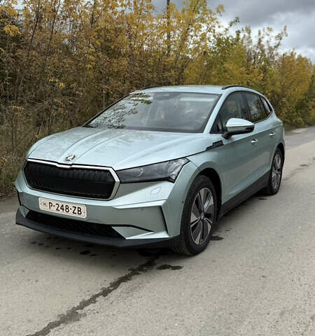 Зеленый Шкода Enyaq iV, объемом двигателя 0 л и пробегом 99 тыс. км за 19800 $, фото 3 на Automoto.ua