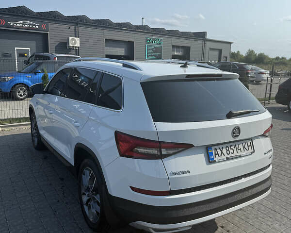 Белый Шкода Kodiaq Scout, объемом двигателя 1.98 л и пробегом 129 тыс. км за 22500 $, фото 15 на Automoto.ua
