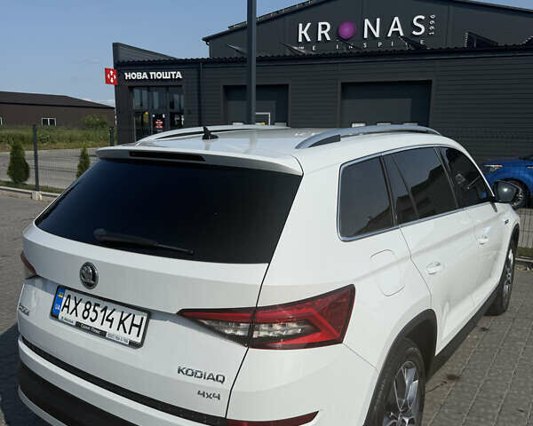 Белый Шкода Kodiaq Scout, объемом двигателя 1.98 л и пробегом 129 тыс. км за 22500 $, фото 3 на Automoto.ua