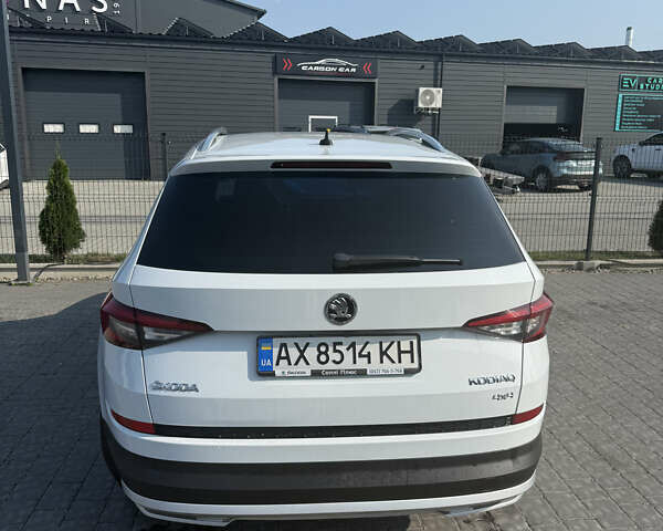 Белый Шкода Kodiaq Scout, объемом двигателя 1.98 л и пробегом 129 тыс. км за 22500 $, фото 16 на Automoto.ua