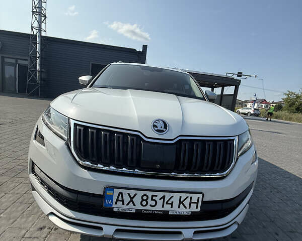 Белый Шкода Kodiaq Scout, объемом двигателя 1.98 л и пробегом 129 тыс. км за 22500 $, фото 4 на Automoto.ua