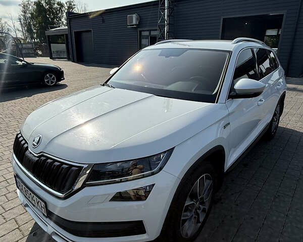 Белый Шкода Kodiaq Scout, объемом двигателя 1.98 л и пробегом 129 тыс. км за 22500 $, фото 1 на Automoto.ua