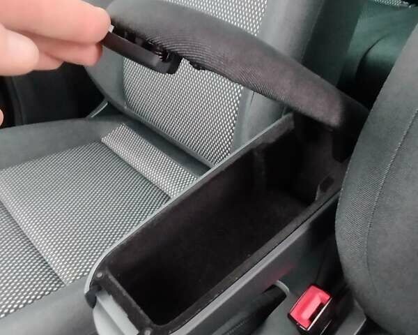 Черный Шкода Roomster Scout, объемом двигателя 1.6 л и пробегом 196 тыс. км за 5950 $, фото 30 на Automoto.ua