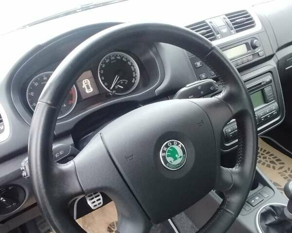 Черный Шкода Roomster Scout, объемом двигателя 1.6 л и пробегом 196 тыс. км за 5950 $, фото 26 на Automoto.ua