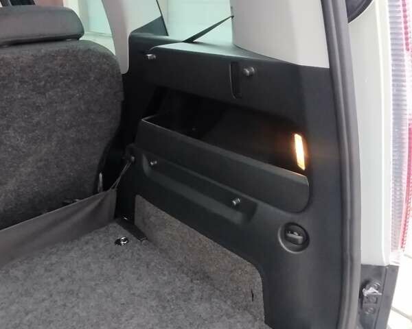 Черный Шкода Roomster Scout, объемом двигателя 1.6 л и пробегом 196 тыс. км за 5950 $, фото 13 на Automoto.ua