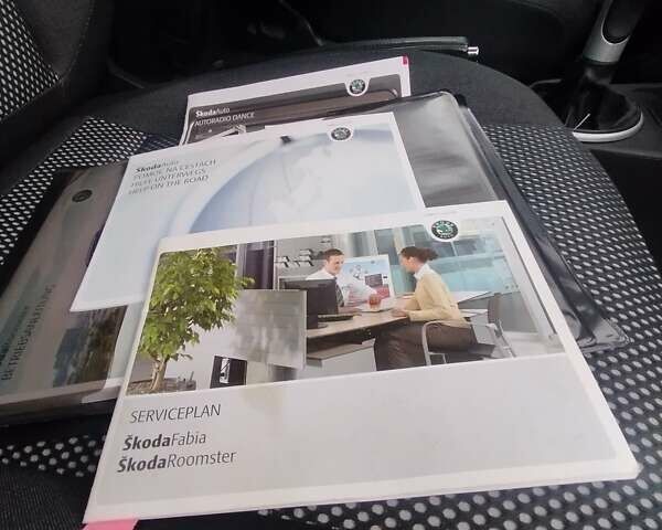 Черный Шкода Roomster Scout, объемом двигателя 1.6 л и пробегом 196 тыс. км за 5950 $, фото 55 на Automoto.ua