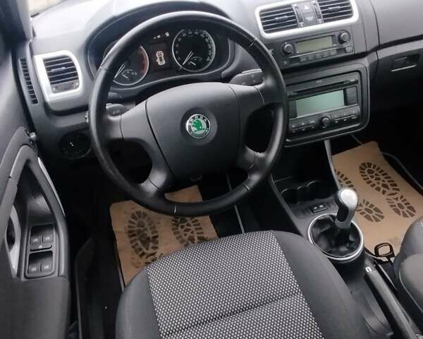 Черный Шкода Roomster Scout, объемом двигателя 1.6 л и пробегом 196 тыс. км за 5950 $, фото 21 на Automoto.ua