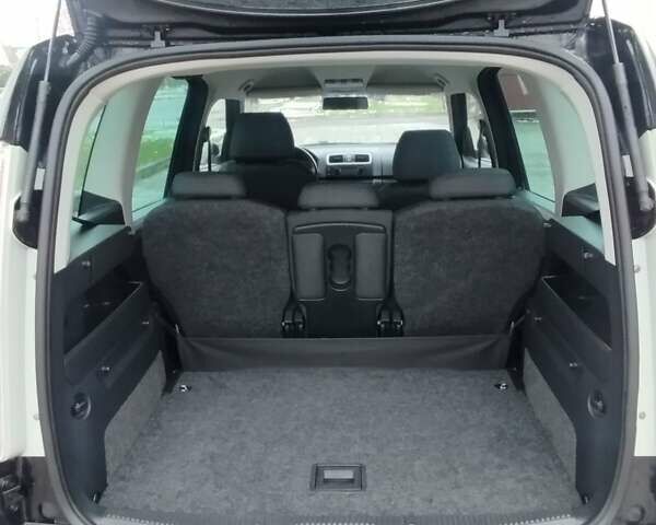 Черный Шкода Roomster Scout, объемом двигателя 1.6 л и пробегом 196 тыс. км за 5950 $, фото 10 на Automoto.ua