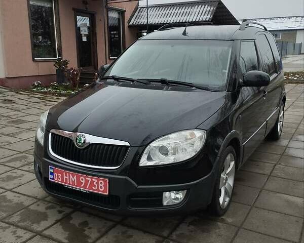 Черный Шкода Roomster Scout, объемом двигателя 1.6 л и пробегом 196 тыс. км за 5950 $, фото 2 на Automoto.ua