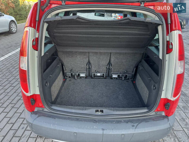 Красный Шкода Roomster Scout, объемом двигателя 1.6 л и пробегом 155 тыс. км за 7300 $, фото 5 на Automoto.ua