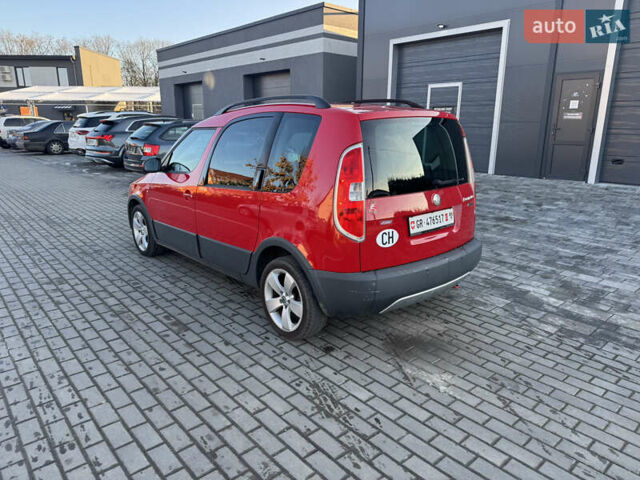 Красный Шкода Roomster Scout, объемом двигателя 1.6 л и пробегом 155 тыс. км за 7300 $, фото 4 на Automoto.ua