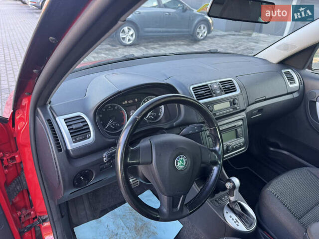 Красный Шкода Roomster Scout, объемом двигателя 1.6 л и пробегом 155 тыс. км за 7300 $, фото 11 на Automoto.ua