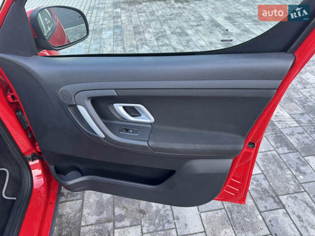 Красный Шкода Roomster Scout, объемом двигателя 1.6 л и пробегом 155 тыс. км за 7300 $, фото 9 на Automoto.ua