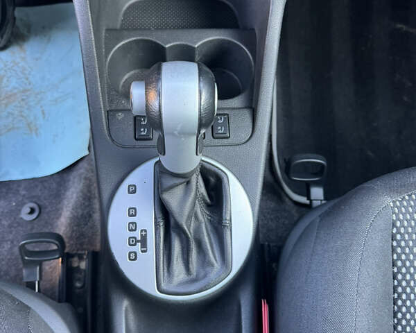 Красный Шкода Roomster Scout, объемом двигателя 1.6 л и пробегом 155 тыс. км за 7300 $, фото 13 на Automoto.ua