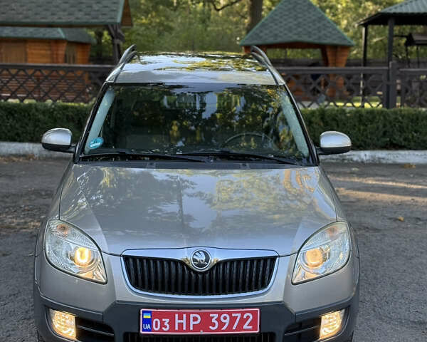 Серый Шкода Roomster Scout, объемом двигателя 1.4 л и пробегом 177 тыс. км за 4999 $, фото 5 на Automoto.ua