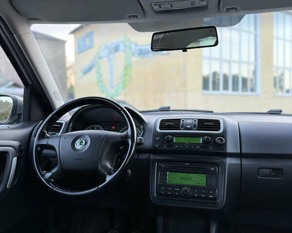Серый Шкода Roomster Scout, объемом двигателя 1.4 л и пробегом 177 тыс. км за 5299 $, фото 9 на Automoto.ua