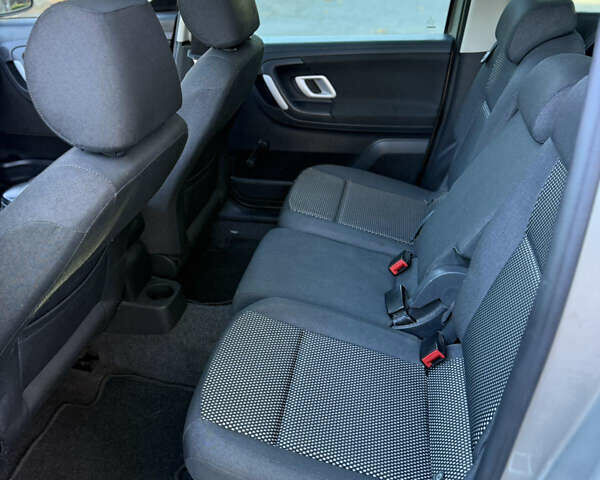 Серый Шкода Roomster Scout, объемом двигателя 1.4 л и пробегом 177 тыс. км за 4999 $, фото 15 на Automoto.ua