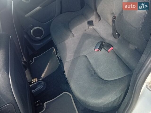 Білий Смарт Forfour, об'ємом двигуна 1.12 л та пробігом 270 тис. км за 3000 $, фото 19 на Automoto.ua