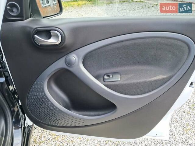 Білий Смарт Forfour, об'ємом двигуна 0 л та пробігом 105 тис. км за 7000 $, фото 16 на Automoto.ua