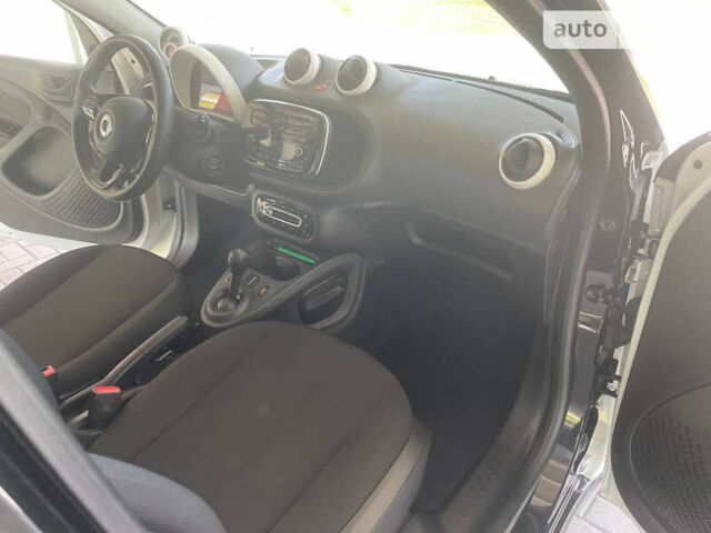 Білий Смарт Forfour, об'ємом двигуна 0 л та пробігом 18 тис. км за 11500 $, фото 7 на Automoto.ua