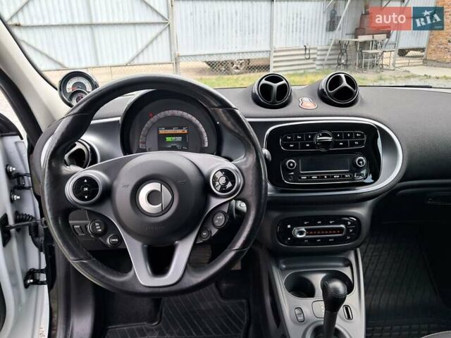 Білий Смарт Forfour, об'ємом двигуна 0 л та пробігом 105 тис. км за 7000 $, фото 12 на Automoto.ua